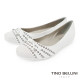 TINO BELLINI 貝里尼 巴西進口刻花優雅小花平底鞋FSBV025-0(白色)