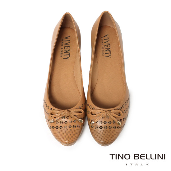TINO BELLINI 貝里尼 巴西進口刻花優雅小花平底鞋FSBV025-9(駝色)