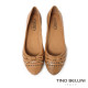 TINO BELLINI 貝里尼 巴西進口刻花優雅小花平底鞋FSBV025-9(駝色)