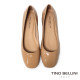 TINO BELLINI 貝里尼 巴西進口復古典雅圓頭漆皮粗跟鞋FSCT019-3(米色)