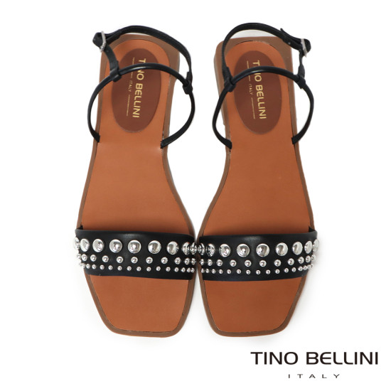  TINO BELLINI 貝里尼 巴西進口波希米亞風鉚釘造型一字帶平底涼鞋FSJT022-1(黑色)