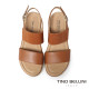 TINO BELLINI 貝里尼 經典進口真皮一字露趾亮粉寛版厚底涼鞋FSNT025-9(咖啡色)