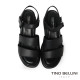 TINO BELLINI 貝里尼 時尚簡約進口真皮寛版魔鬼氈厚底涼鞋FSOT027-1(黑色)