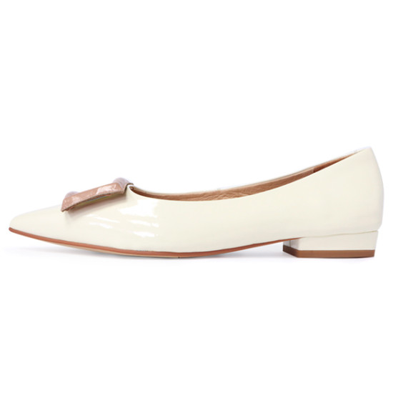 方飾漆皮尖頭平底鞋FSBV0007-3